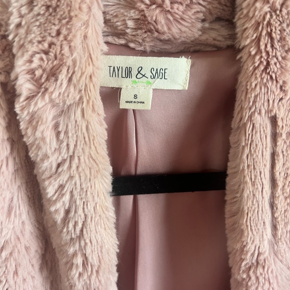 Taylor & Sage Blush Textured Faux Fur Jacket - Picture 2 of 4